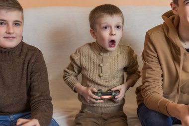 joystickli çocuklar