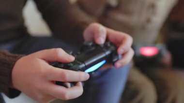 Yakından oynanan joystick