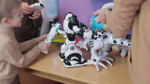 Kids playing with robots — Stock Video