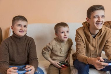 joystickli çocuklar