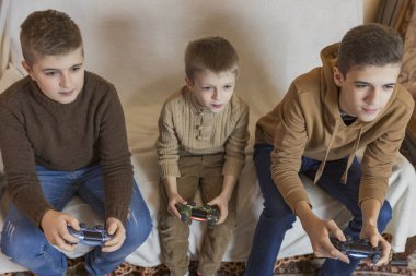 joystickli çocuklar