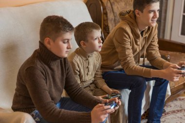 joystickli çocuklar