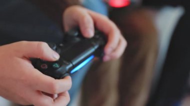 Yakından oynanan joystick