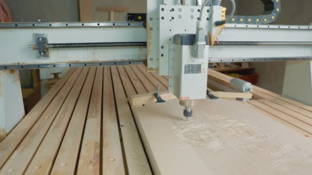 CNC maskine forarbejdning træ blank – Stock-video