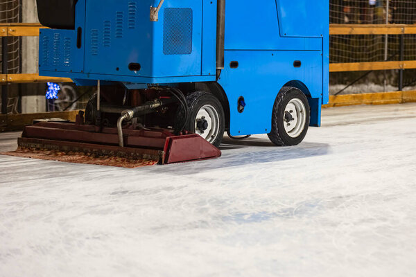 машина для выравнивания льда