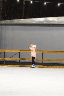 buz üzerinde paten kız