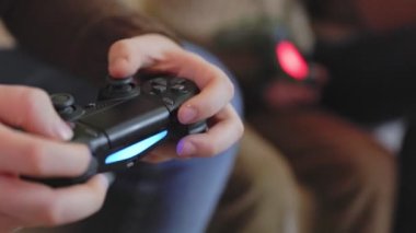 Yakından oynanan joystick