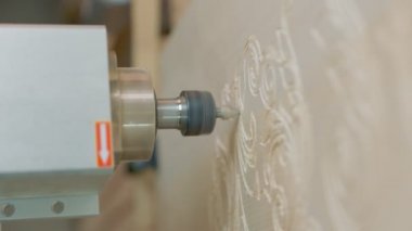 CNC makinesi tahtayı boş işliyor