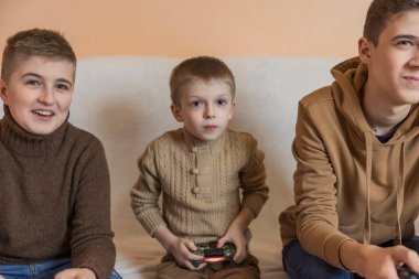 oyun oynayan çocuklar