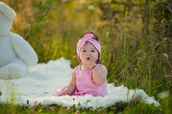 Child sitting on a blanket — стоковое фото