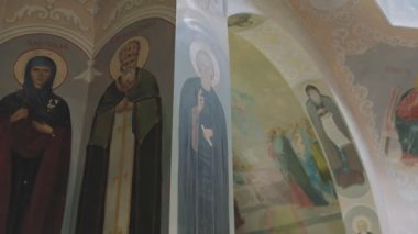 Kolinkivtsi köyü, Ukrayna - 27 Nisan 2022. Kutsal Havariler Eşitliği Manastırı Prens Vladimir..