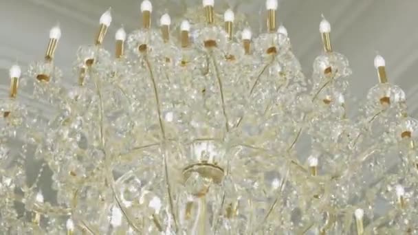 Large chandelier with lots of light bulbs — ストック動画