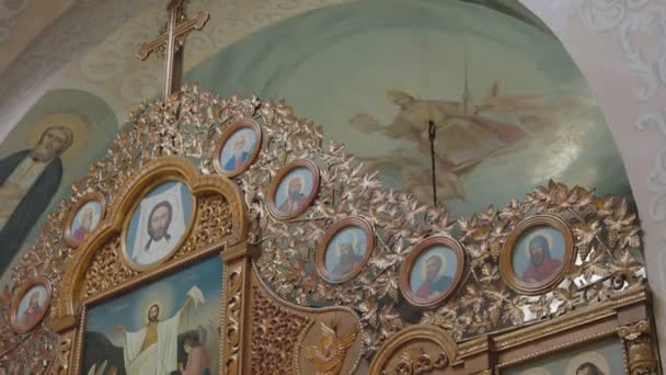 우크라이나 키브스 Kolinkivtsi 2022 대사도의 수도원 블라디미르 수도원 안에서 — 비디오
