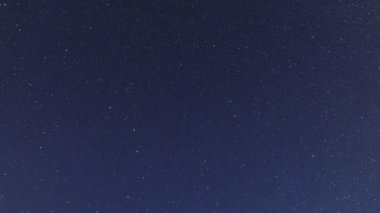 Gecenin zaman aşımına uğramış yıldızlı gökyüzü