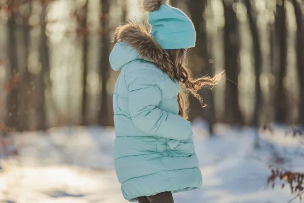 Little Girl Winter Forest Turquoise Colored Clothes — Stockfoto