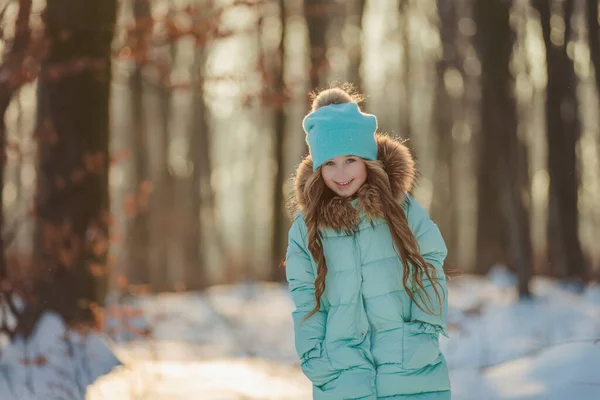 Little Girl Winter Forest Turquoise Colored Clothes — Foto Stock