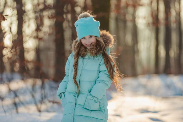 Little Girl Winter Forest Turquoise Colored Clothes — Stock Photo, Image