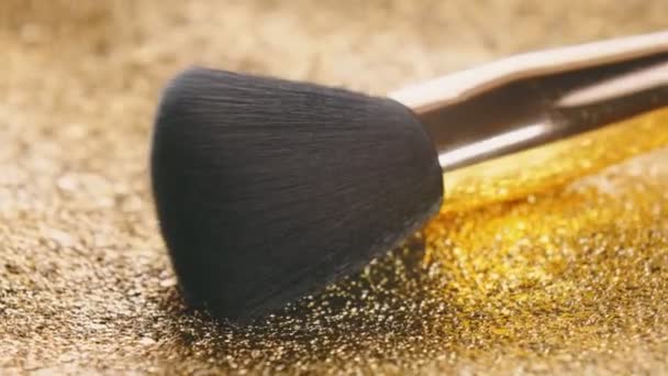 Makeup Brush Shot Close Golden Surface — 图库视频影像