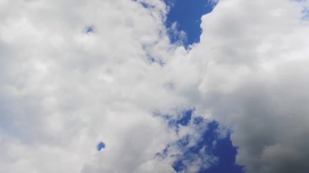 Poruszające Się Białe Chmury Niebie — Wideo stockowe