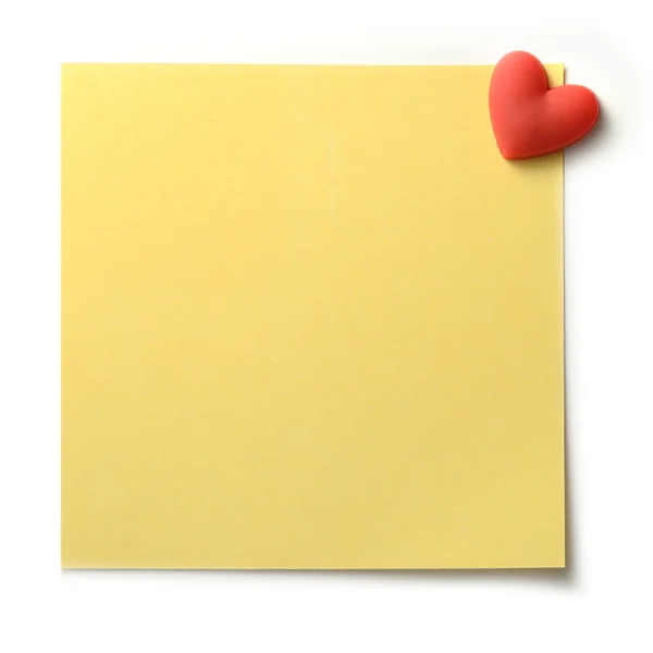 Nota amarela do borne com pino do coração — Fotografia de Stock