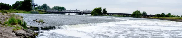 Weir en el río Trent — Foto de Stock