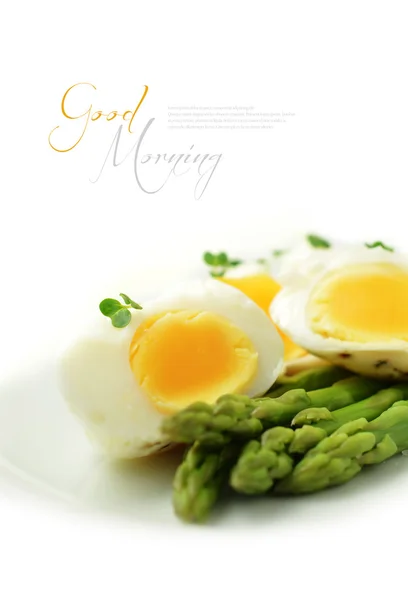 데친된 계란 및 아스파라거스 — 스톡 사진