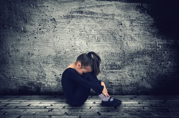 Gelukkig meisje doen gymnastiek — Stockfoto