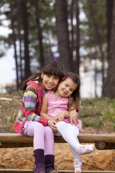 parkta oynarken mutlu oğul