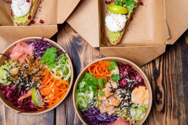 Tütsülenmiş ton balığı, marul, lahana, pancar.