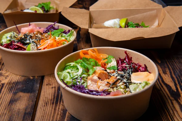 Tütsülenmiş ton balığı, marul, lahana, pancar.