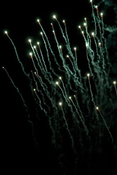 Stella cadente verde tipo di fuochi d'artificio — Foto Stock