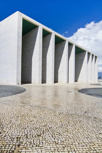 Estructura extraña monumento de cemento — Foto de Stock