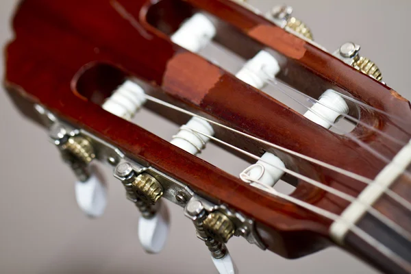 古典的なアコースティック ギターの首の頭部 — ストック写真