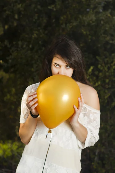 Flicka med ballong — Stockfoto