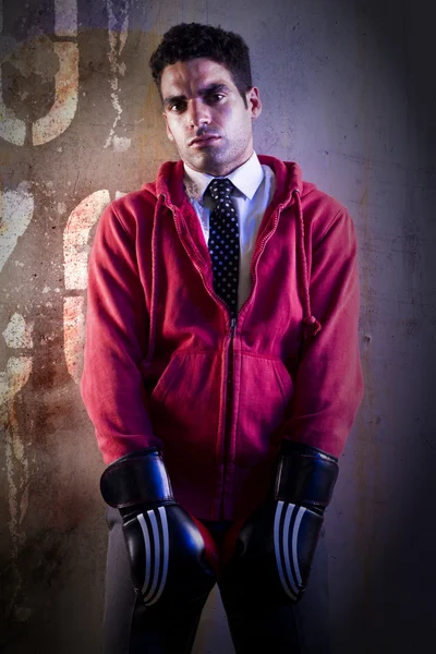 Боксер з боксерськими рукавичками — стокове фото