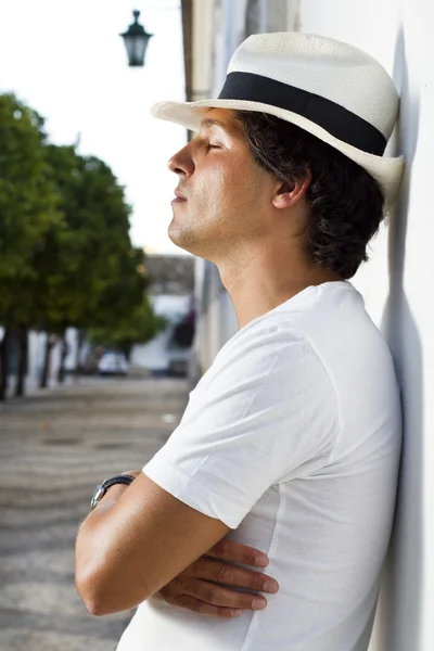 Homem bonito com chapéu — Fotografia de Stock