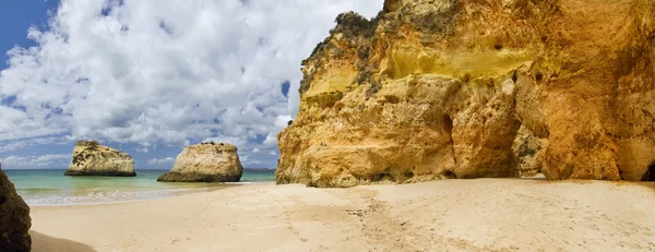 Чудесный португальский пляж — стоковое фото