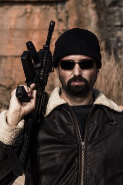 makine silahlı adam