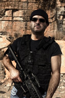 makine silahlı adam