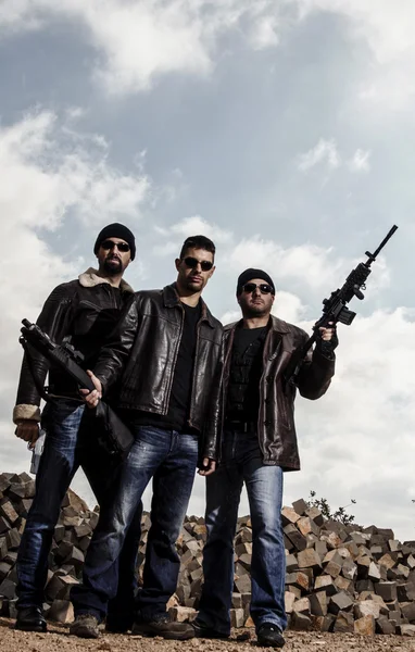 Gang members with guns — Stock Photo, Image