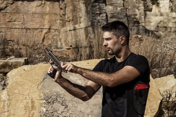 Menacing man with a handgun — Stock Photo, Image