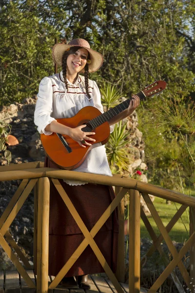 Menina bonita no campo — Fotografia de Stock