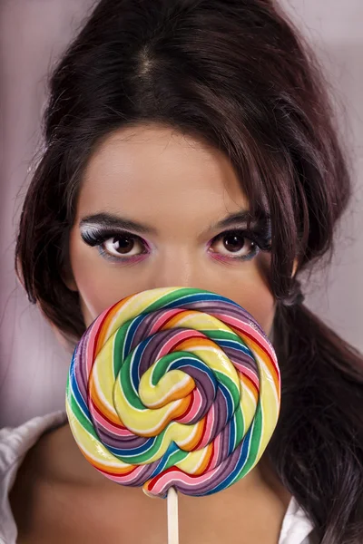 Mooi meisje met een lolly — Stockfoto