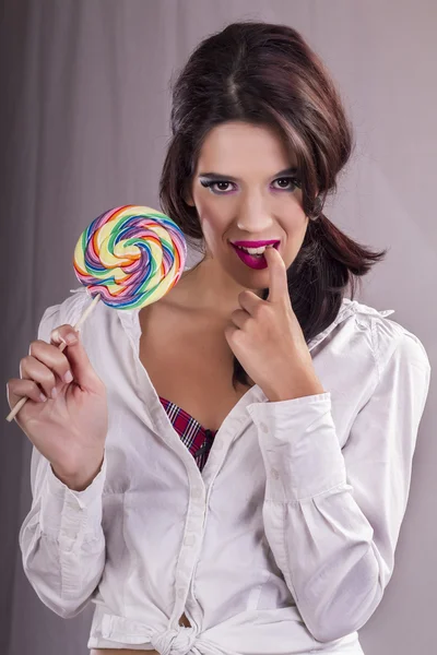 Mooi meisje met een lolly — Stockfoto