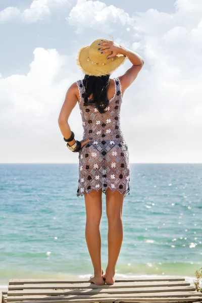 Mooi meisje in het strand — Stockfoto