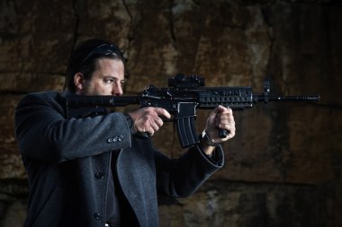 sözleşme katil agent karakteri