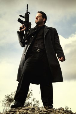 sözleşme katil agent karakteri