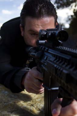 sözleşme katil agent karakteri