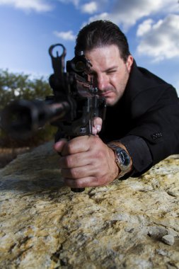 sözleşme katil agent karakteri