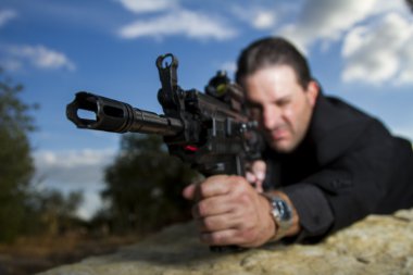 sözleşme katil agent karakteri